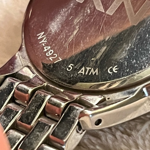 ❤️SOLD❤️ DKNY mother of Pearl watch - Picture 3 of 4